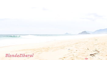 Escrevendo meu nome na areia e esperando um caralhão me comer por trás