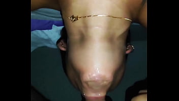 Novinha gulosa desafio engole tudo