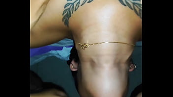 Novinha gulosa desafio engole tudo