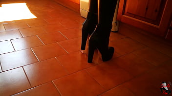 Giantess er in high heels boots Giantess er in high heels boots