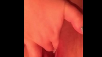 Amateur bonnie bowton teases and stretches tight pussy to orgasm closeup