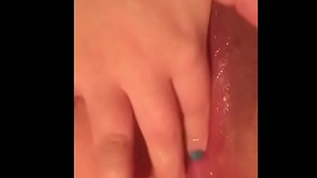 Amateur bonnie bowton teases and stretches tight pussy to orgasm closeup