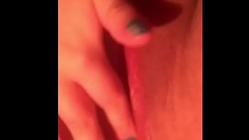 Amateur bonnie bowton teases and stretches tight pussy to orgasm closeup