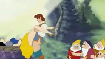 Uma kompton flat broke music video