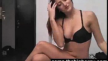 Gorgeous petite cam girl playing her cunt on webcam