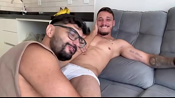 Marcos goiano levando pica do gatinho da academia puto fodendo meu rabo sem camisinha macho com tesão gozando dentro da minha bunda