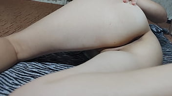 Fingering my pussy to orgasm before i go to bed