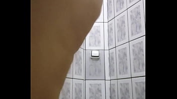 Lettyabbw dançando no banheiro