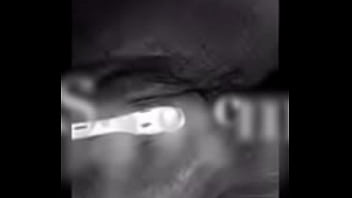 Nahima beurette de nice se masturbe avec sa brosse a dents vibrante sur s