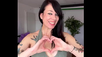 Les derniers jours pour voter pour les european x awards tu peux voter encore aujourd'hui demain et jeudi pour moi mer