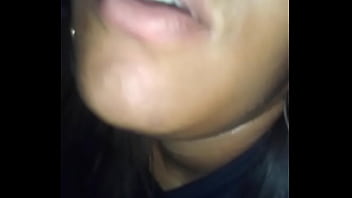 Ela batendo uma até gozar