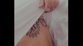 Bon mardi a tous je vous embrasse un petit chaud privée ça vous dit