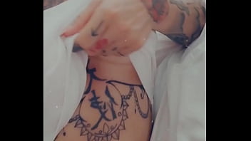 Bon mardi a tous je vous embrasse un petit chaud privée ça vous dit