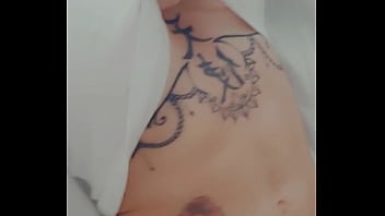 Bon mardi a tous je vous embrasse un petit chaud privée ça vous dit