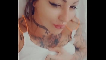 Bon mardi a tous je vous embrasse un petit chaud privée ça vous dit