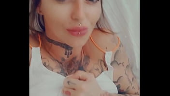 Bon mardi a tous je vous embrasse un petit chaud privée ça vous dit