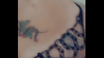 Bon mardi a tous je vous embrasse un petit chaud privée ça vous dit