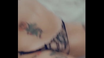 Bon mardi a tous je vous embrasse un petit chaud privée ça vous dit