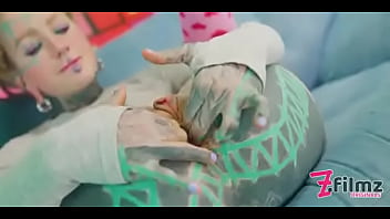 Uuf this makes me so hard tattooed hottie anuskatzz filling her anal hole