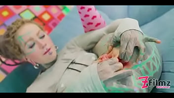 Uuf this makes me so hard tattooed hottie anuskatzz filling her anal hole