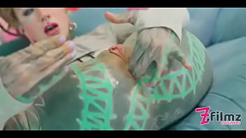 Uuf this makes me so hard tattooed hottie anuskatzz filling her anal hole