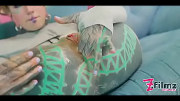 Uuf this makes me so hard tattooed hottie anuskatzz filling her anal hole