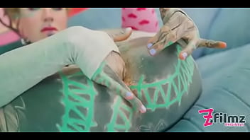 Uuf this makes me so hard tattooed hottie anuskatzz filling her anal hole