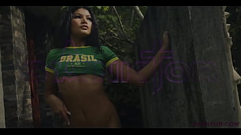 Sanktor cute asian masturbates in the jungles