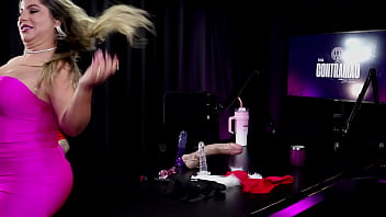 Anão usa vibrador na buceta da safada após dizer que ubiu na privada pra comer a mulher no banheiro não sabe se teria um relacionamento liberal começou com um casal pitoco watch sheer red