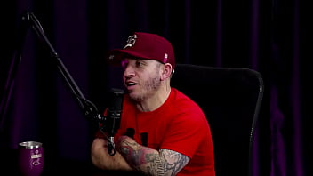 Anão usa vibrador na buceta da safada após dizer que ubiu na privada pra comer a mulher no banheiro não sabe se teria um relacionamento liberal começou com um casal pitoco watch sheer red