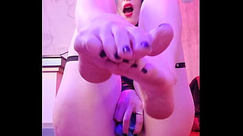 Goth girl with perfect pink pussy masturbates with dildo