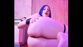 Goth girl with perfect pink pussy masturbates with dildo