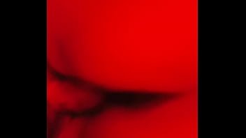 A esta puta le gusta por atras y gemir