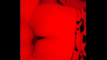 A esta puta le gusta por atras y gemir