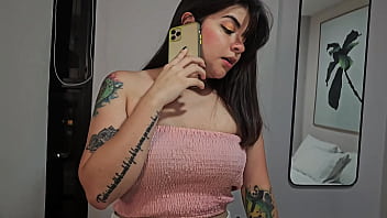 Compartiendo la cama con mi hermanastra curvy de vacaciones