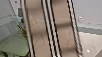 Patriota do lar recebendo o marido