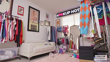 Horny cutie pie della cate hooks up with bryan gozzling