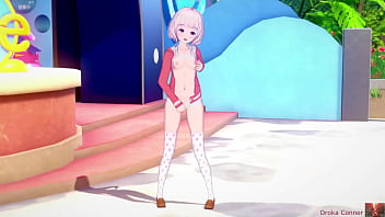 Girl visits the aquarium and gets way too wet