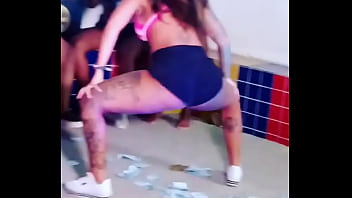 De recife para o mundo com seu cuzão