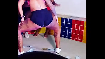 De recife para o mundo com seu cuzão