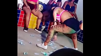 De recife para o mundo com seu cuzão