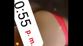 La pequeña culona valeria denuevo en tanga roja