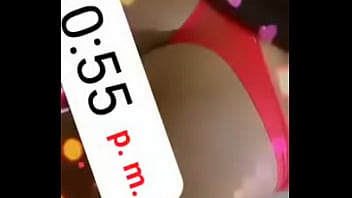 La pequeña culona valeria denuevo en tanga roja