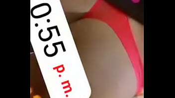 La pequeña culona valeria denuevo en tanga roja