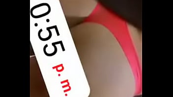 La pequeña culona valeria denuevo en tanga roja