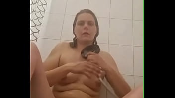 Dutch vixen quaroes’ intimate shave ends in a throbbing orgasm explosion