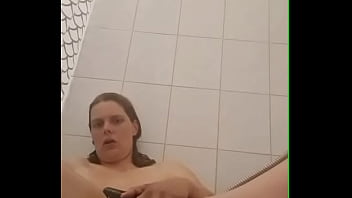 Dutch vixen quaroes’ intimate shave ends in a throbbing orgasm explosion