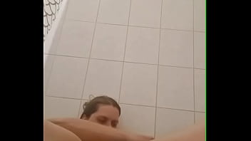 Dutch vixen quaroes’ intimate shave ends in a throbbing orgasm explosion