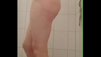 Dutch vixen quaroes’ intimate shave ends in a throbbing orgasm explosion