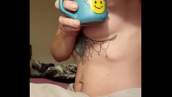 Bonjour mes coquins je vous offre le café